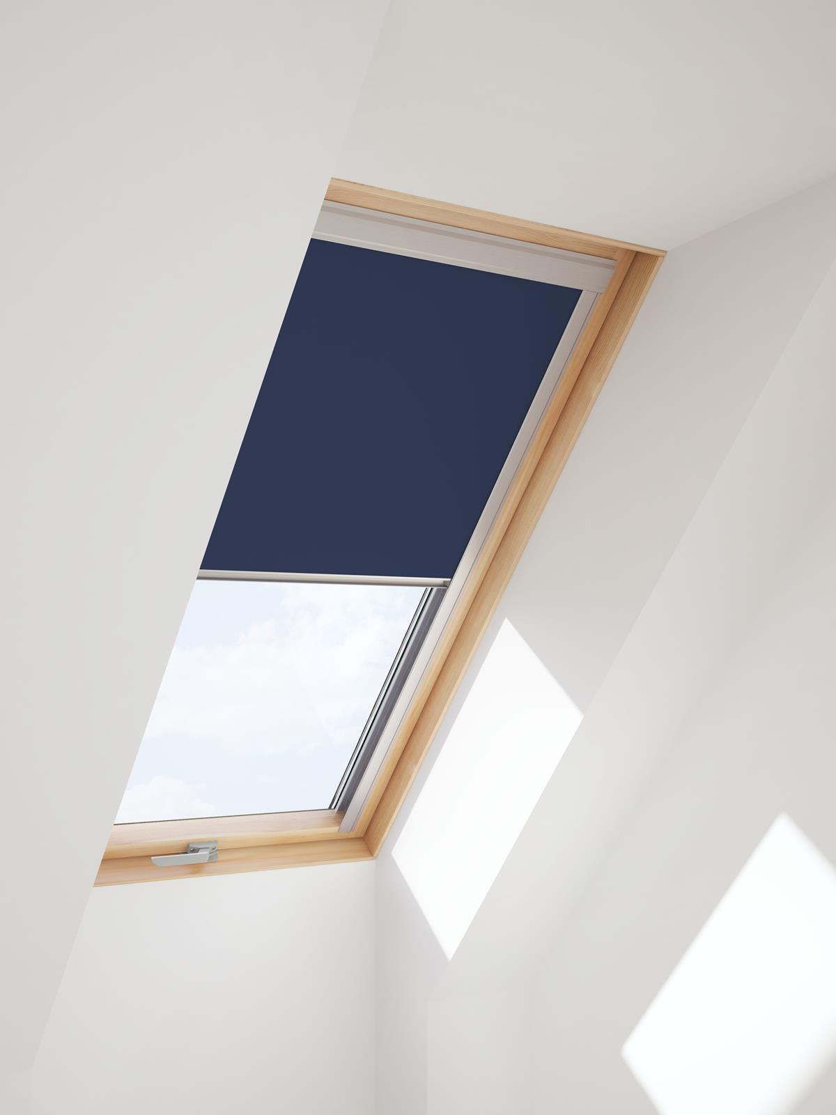 Verdunkelungsrollo für VELUX Dachfenster in blauer Farbe